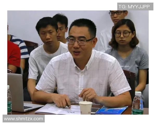 羽毛球传奇刘强的奋斗与梦想：一段不平凡的运动生涯对话